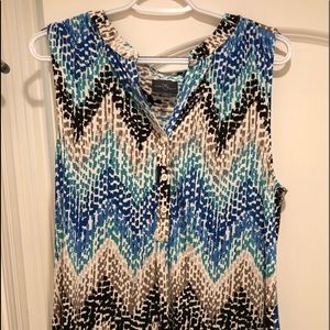 Sleeveless chevron like pattern sleeveless shirt